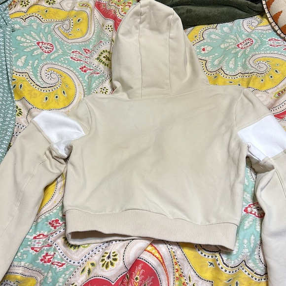 Buffbunny cropped hoodie - Picture 4 of 8